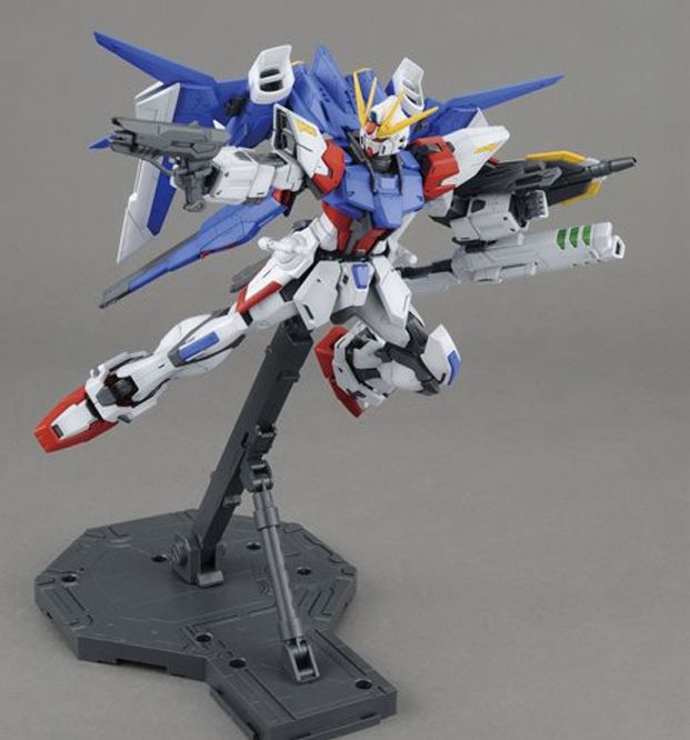 Gundam 1/100 MG Build Fighters GAT-X105B/FP Build Strike Gundam Full Package Model Kit