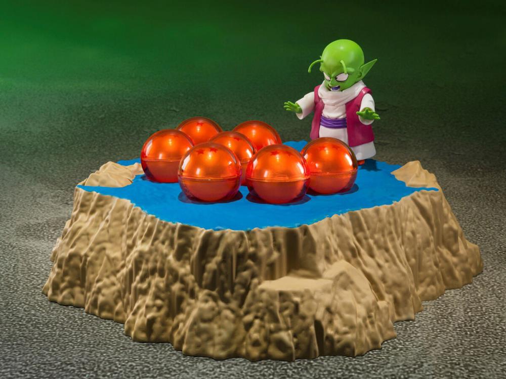 S.H. Figuarts Dragon Ball Z Porunga and Dende Luminous Dragon Ball Set Action Figure
